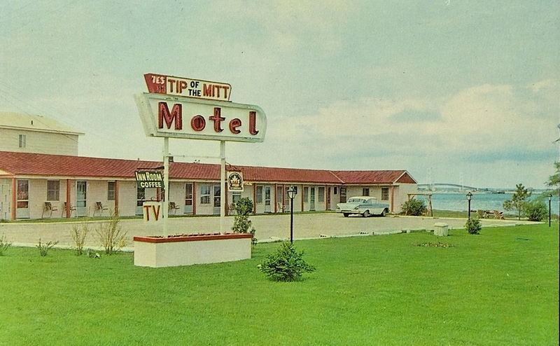 Sunrise Beach (Tip of The Mitt Motel) - Postcard (newer photo)